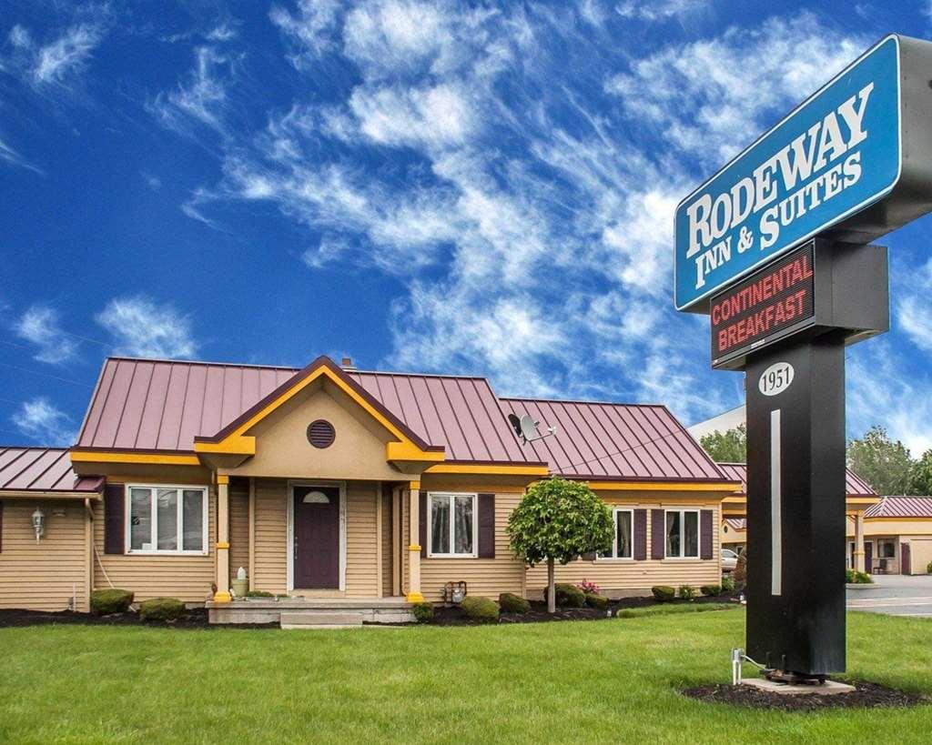 Amherst Inn & Suites Екстериор снимка