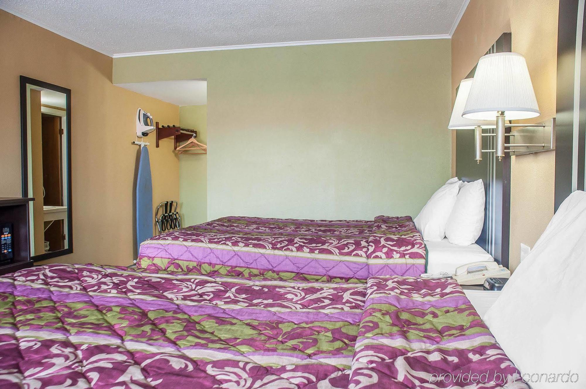 Amherst Inn & Suites Екстериор снимка
