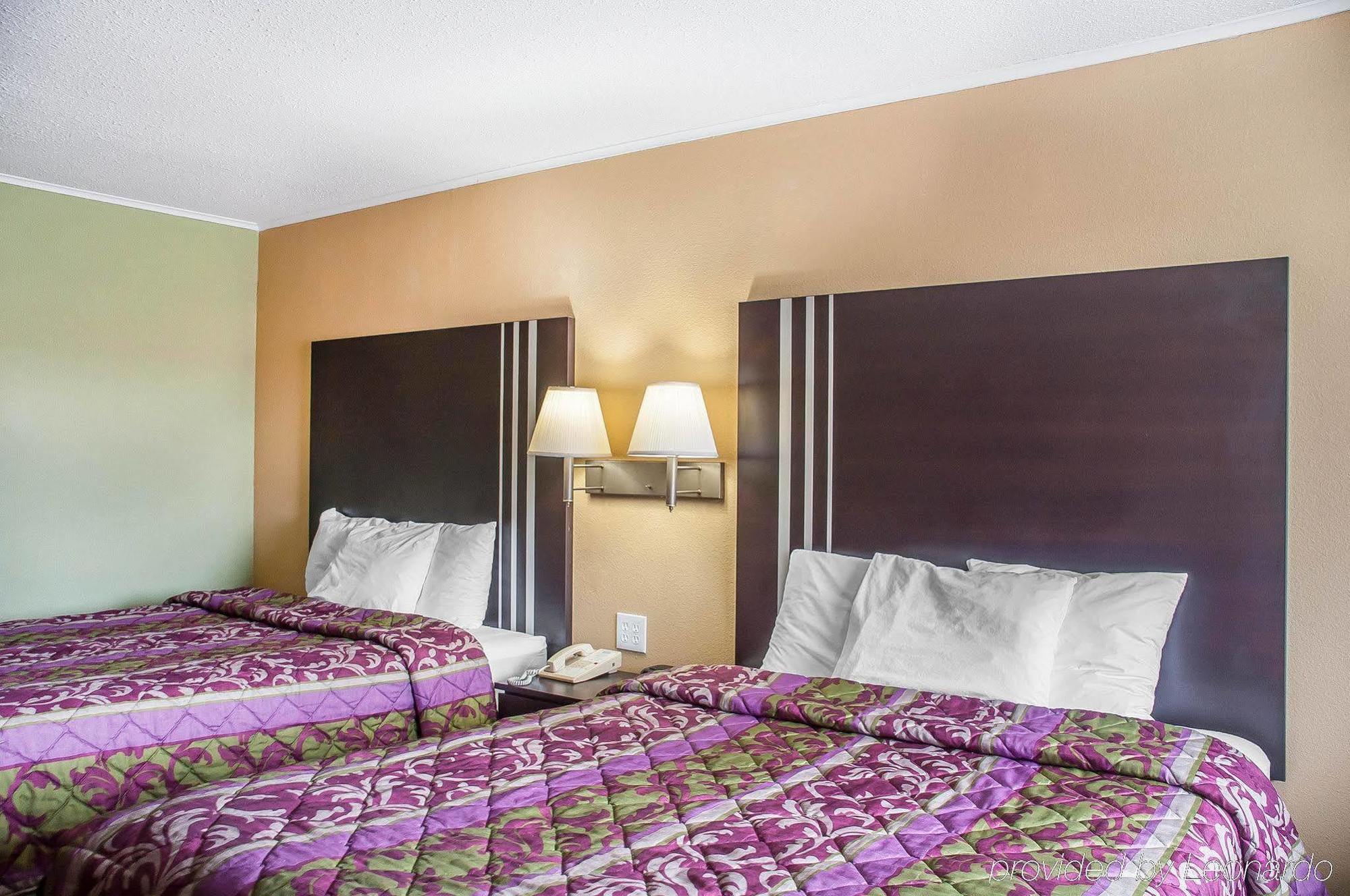 Amherst Inn & Suites Екстериор снимка
