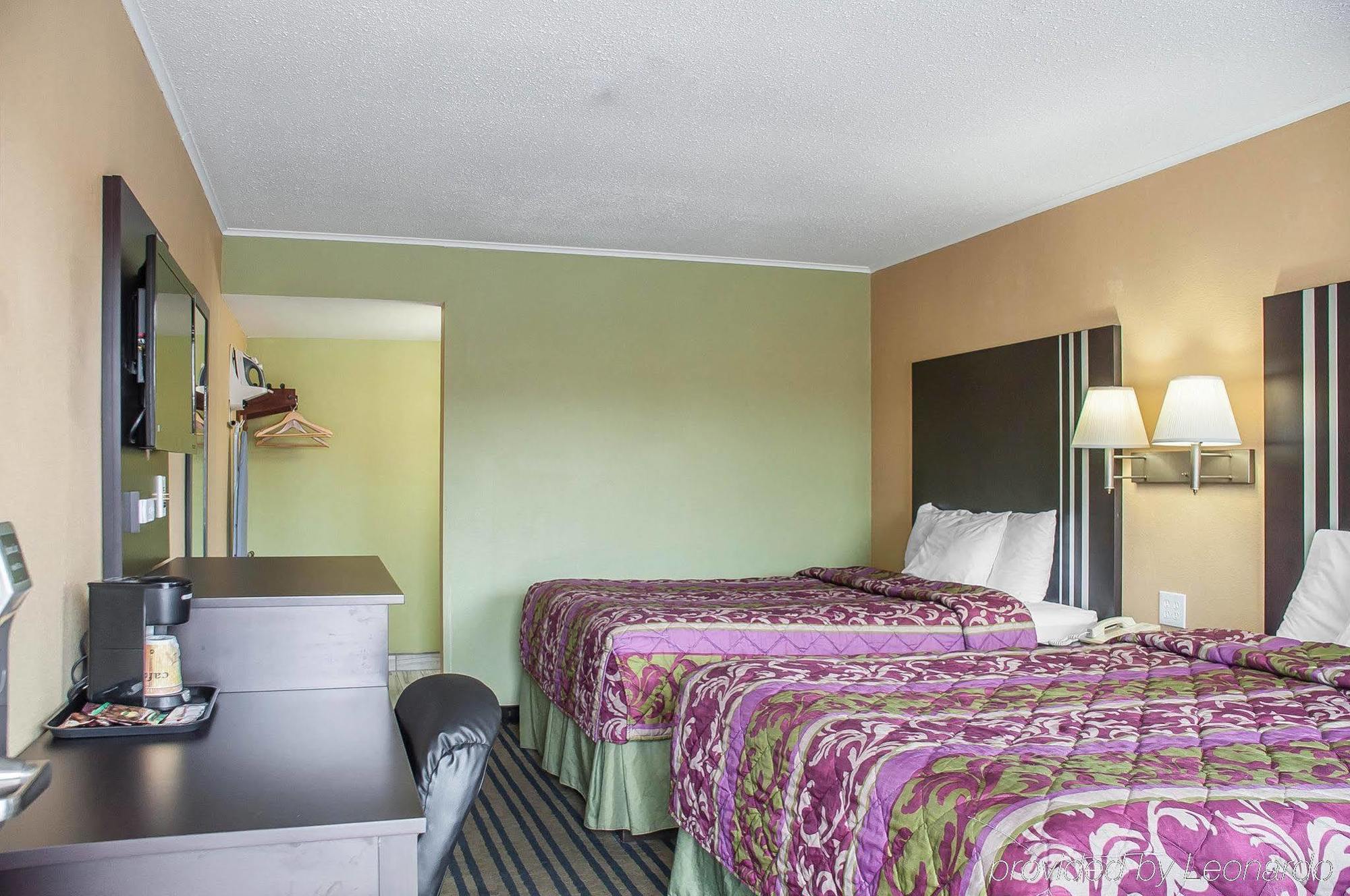Amherst Inn & Suites Екстериор снимка