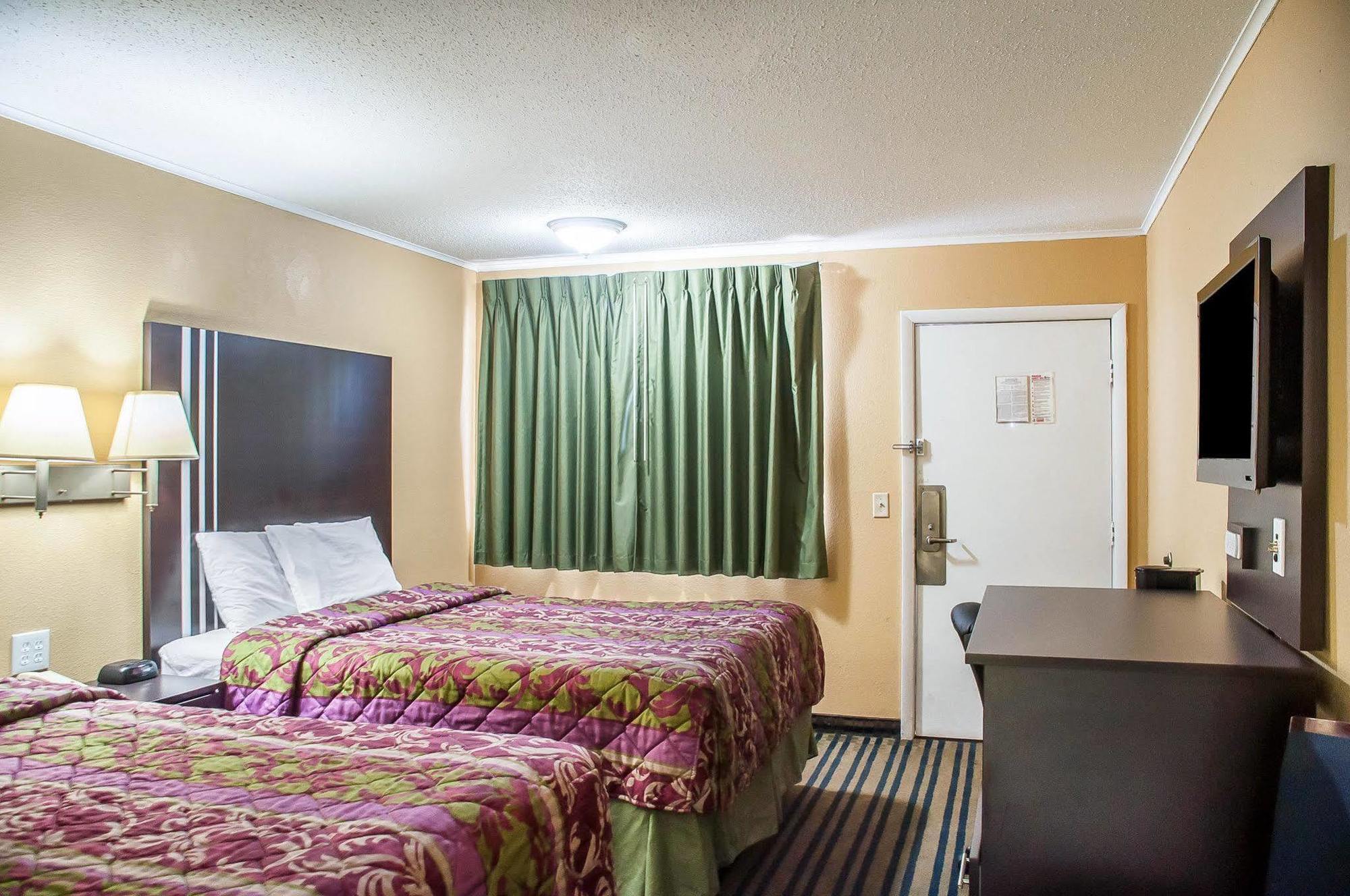 Amherst Inn & Suites Екстериор снимка