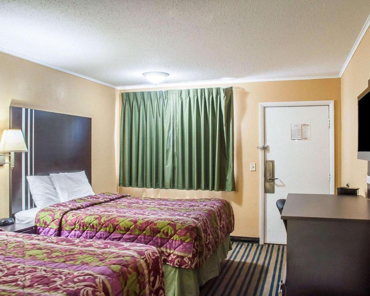 Amherst Inn & Suites Екстериор снимка