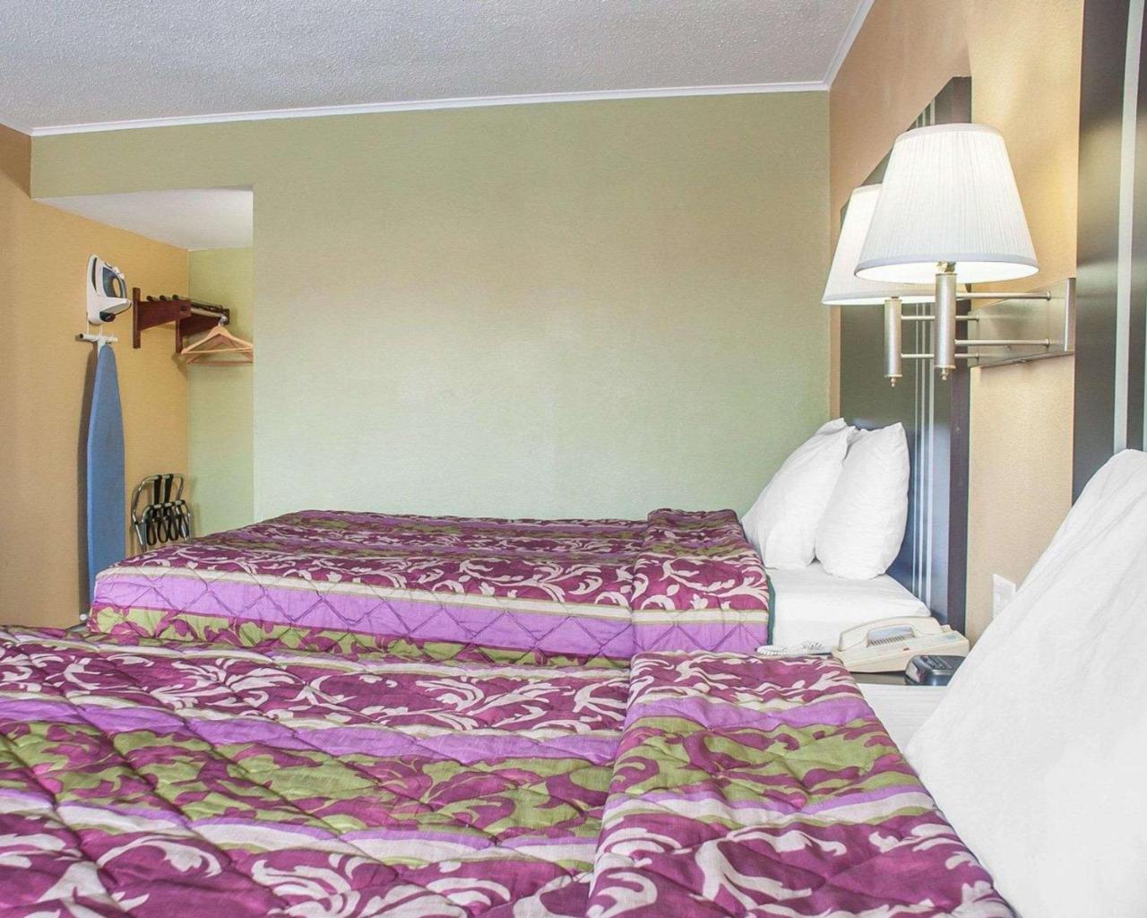 Amherst Inn & Suites Екстериор снимка