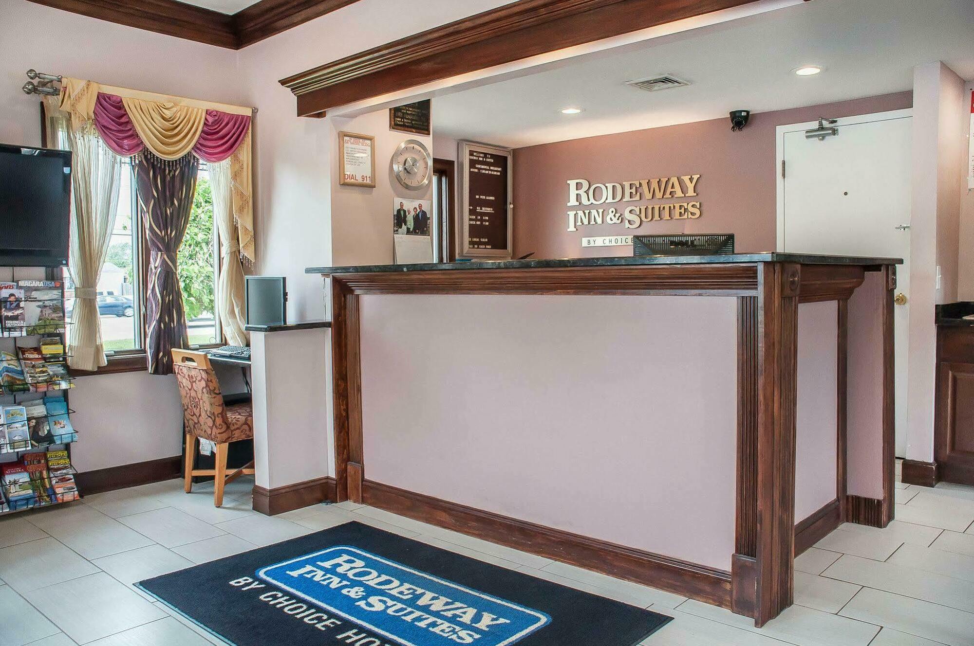 Amherst Inn & Suites Екстериор снимка